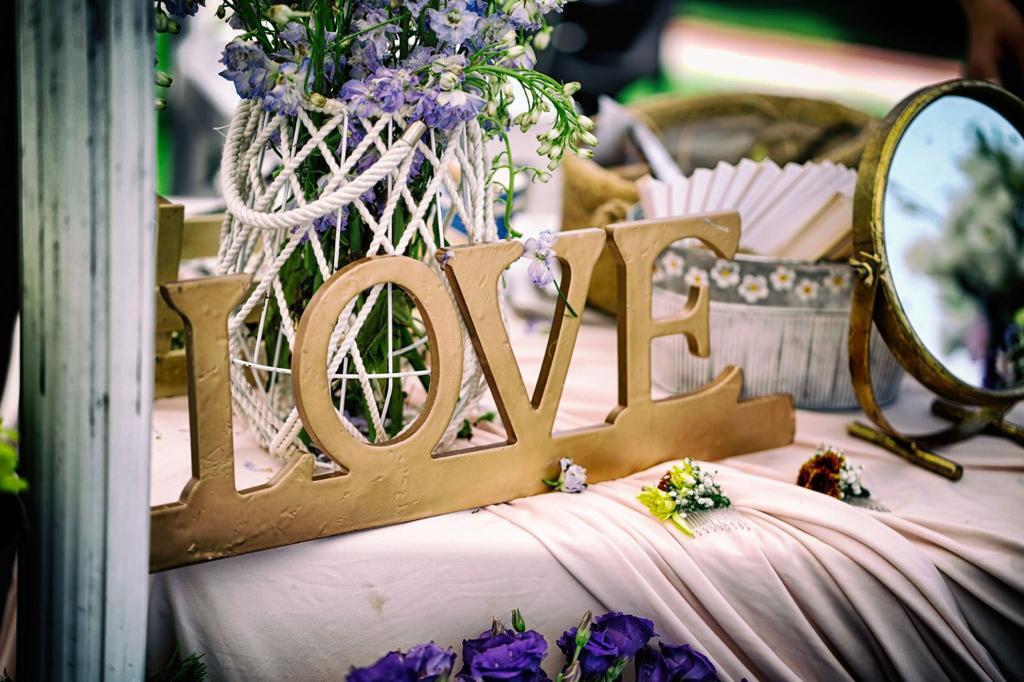 בחצר של אפריים מרכז  16  לופט 4 יו