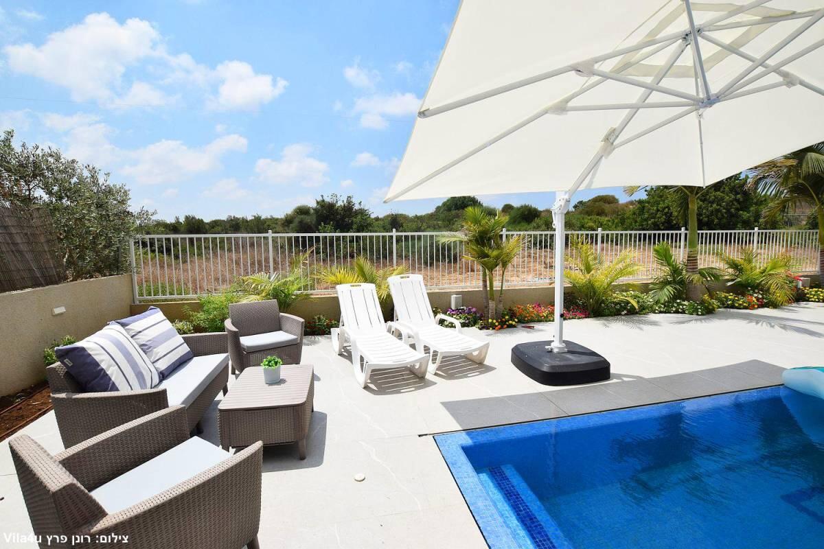 הבריכה של ליבי מרכז  4  לופט 4 יו