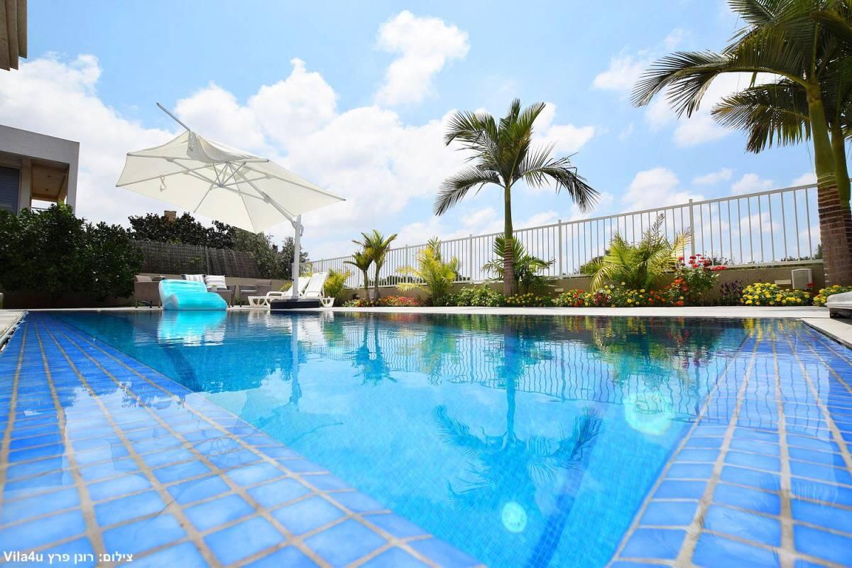 הבריכה של ליבי מרכז  6  לופט 4 יו