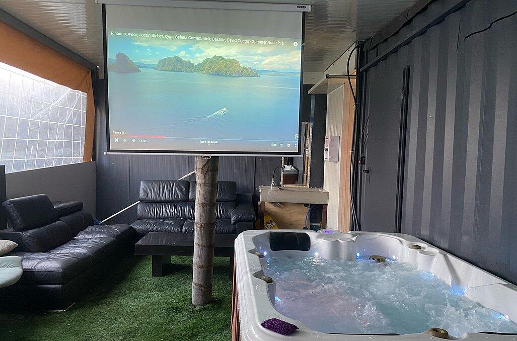 מתחם 531 איוונטס מרכז מתחם 531 איוונטס - ג'קוזי ספא ומקרן מתחם 531 איוונטס - ג'קוזי ספא ומקרן לופט 4 יו