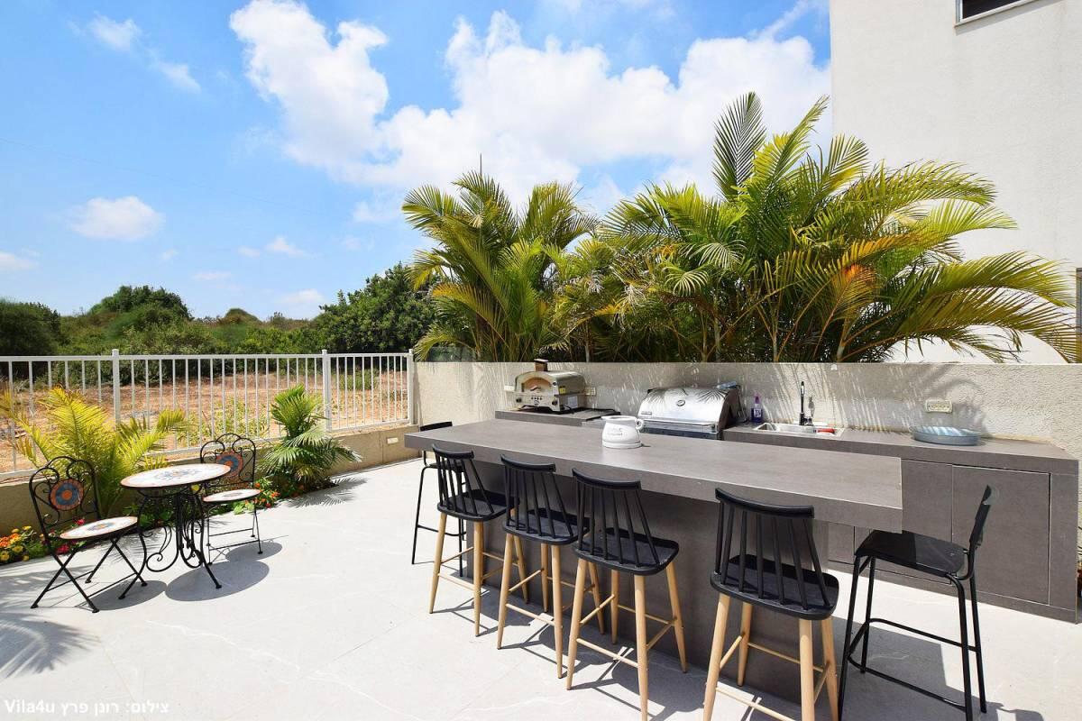 הבריכה של ליבי מרכז  8  לופט 4 יו