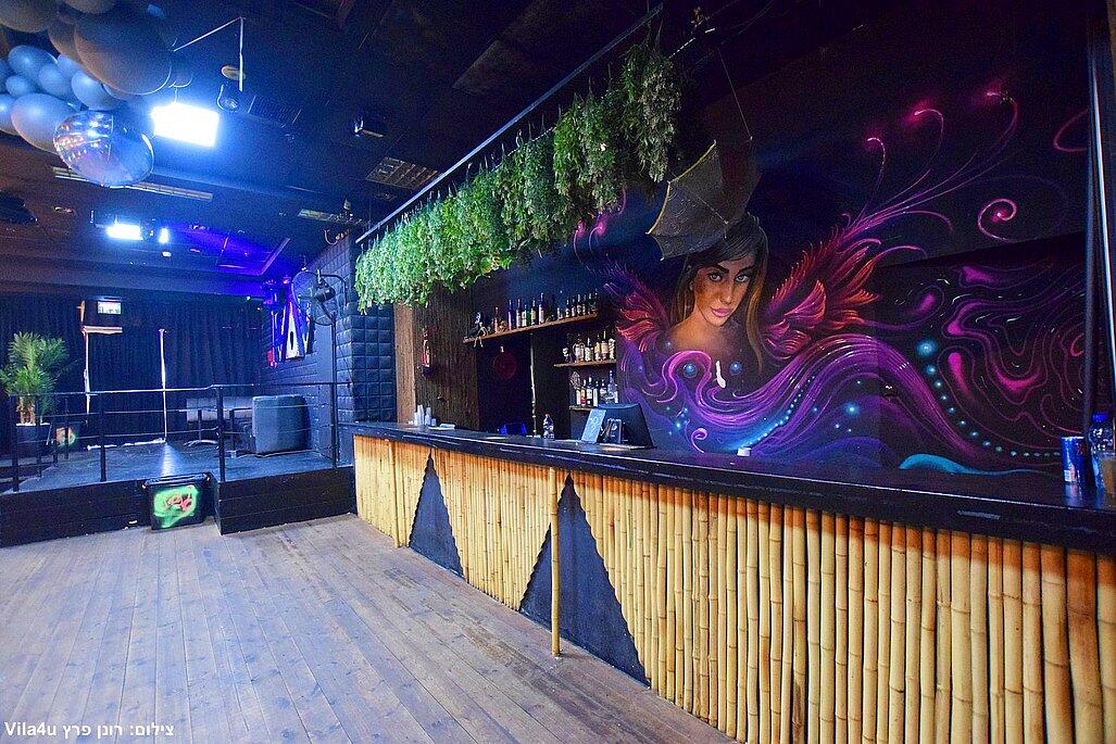 ג'סיקה איוונסט מרכז  4  לופט 4 יו