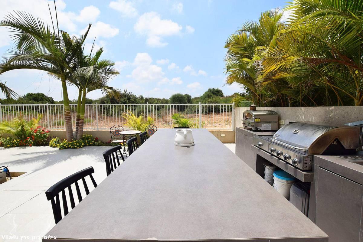 הבריכה של ליבי מרכז  9  לופט 4 יו